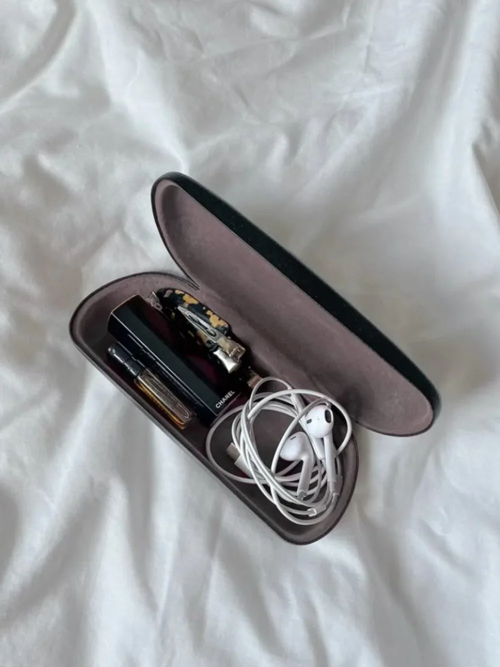 Oakley Black Clam Shell Hard Sunglasses Trinket Case with Drawstring Pouch